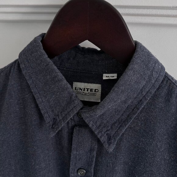UNITED BRUSHED COTTON BUTTON DOWN IN DARK BLUE - Picture 2 of 2